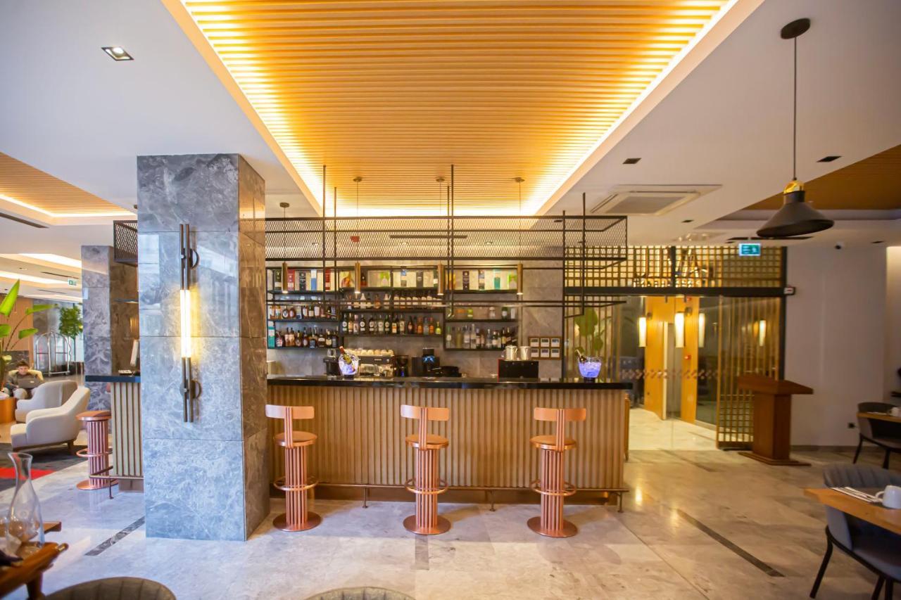 Ramada Plaza Sultanahmet Hotel Isztambul Kültér fotó The bar at the hotel
