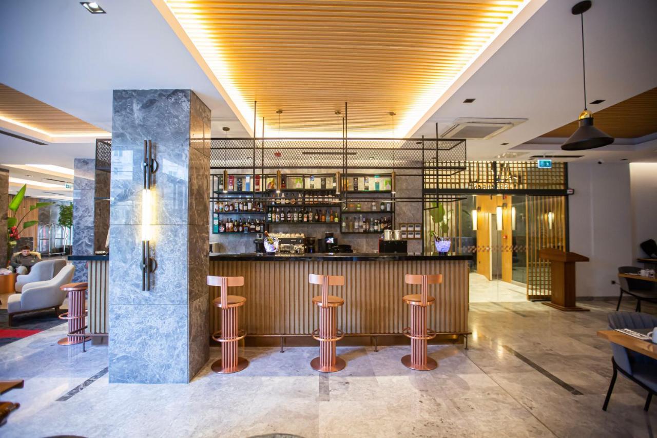 Ramada Plaza Sultanahmet Hotel Isztambul Kültér fotó The bar at the hotel