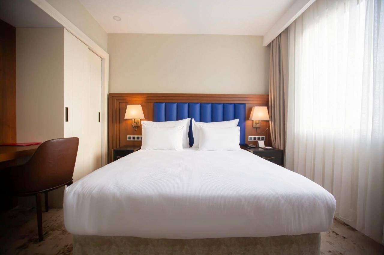 Ramada Plaza Sultanahmet Hotel Isztambul Kültér fotó A bedroom at the hotel