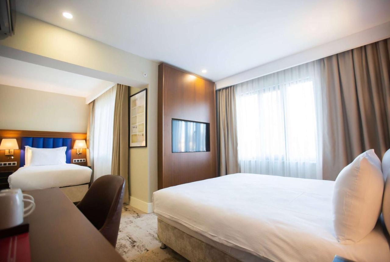 Ramada Plaza Sultanahmet Hotel Isztambul Kültér fotó A room at the hotel