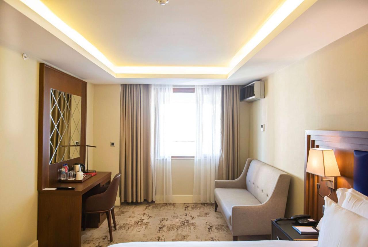 Ramada Plaza Sultanahmet Hotel Isztambul Kültér fotó A room at the hotel