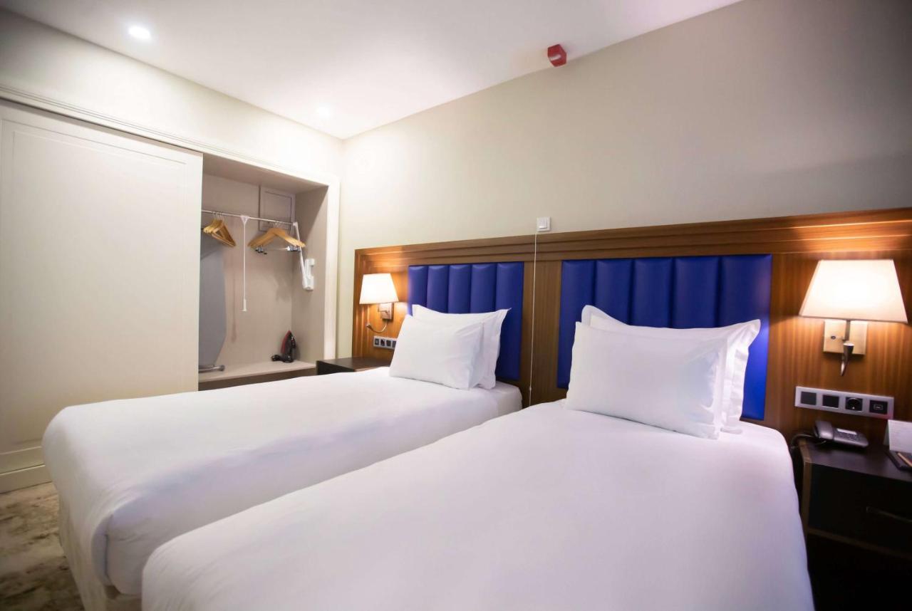 Ramada Plaza Sultanahmet Hotel Isztambul Kültér fotó A room at the hotel